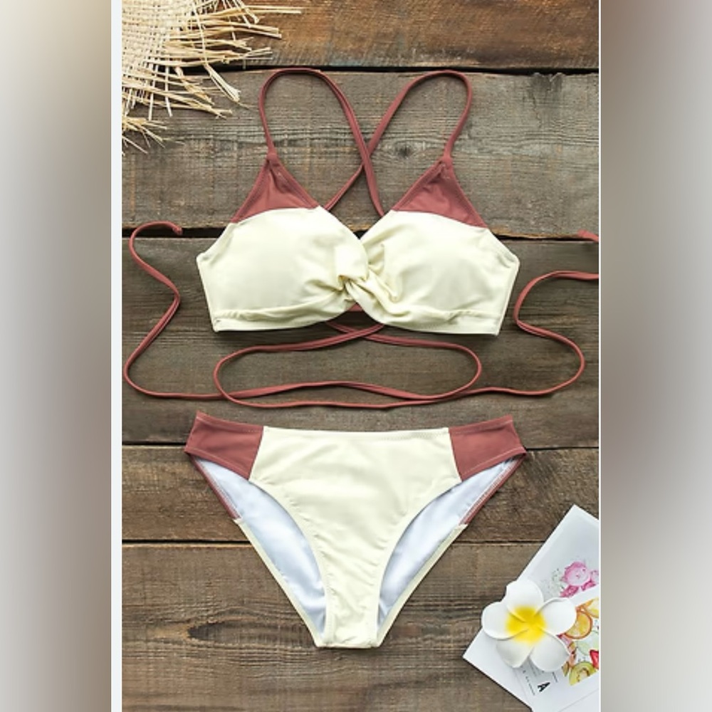 Cupshe Red and White Twisted Wrap Around Bikini Size M